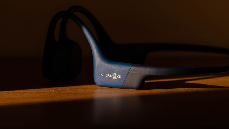 Shokz OpenFit ProとOpenFit 2+の違いをやさしく比較|オープンイヤーイヤホンの選び方ガイド